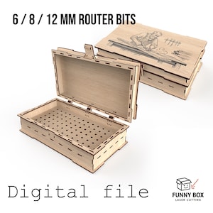Könnte beinhalten: Eine Holzkiste für Fräser, mit dem Text "6/8/12 MM ROUTER BITS" oben. Die Kiste ist geöffnet und zeigt einen perforierten Innenraum. Der Deckel zeigt ein eingraviertes Bild eines Zimmermanns. Die Worte "Digital file" stehen unten.
