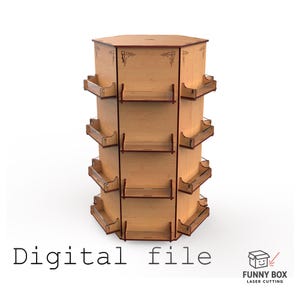 Pode incluir: Um expositor hexagonal de madeira clara com várias prateleiras. O expositor tem bordas e detalhes decorativos em marrom escuro. O texto "Digital file" está na parte inferior, juntamente com um logotipo de "FUNNY BOX LASER CUTTING".