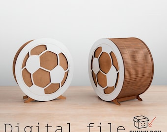 Salvadanaio a forma di pallone da calcio con taglio laser in formato SVG, download digitale del salvadanaio a forma di pallone da calcio, salvadanaio con decorazioni sportive, progetto fai da te per risparmiare a forma di pallone da calcio