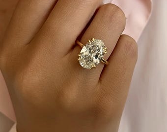 5 karaat ovale lab-gegroeide diamanten solitaire ring / enorme CVD-diamant / dubbele klauwtand verlovingsring in geel goud IGI-gecertificeerd.