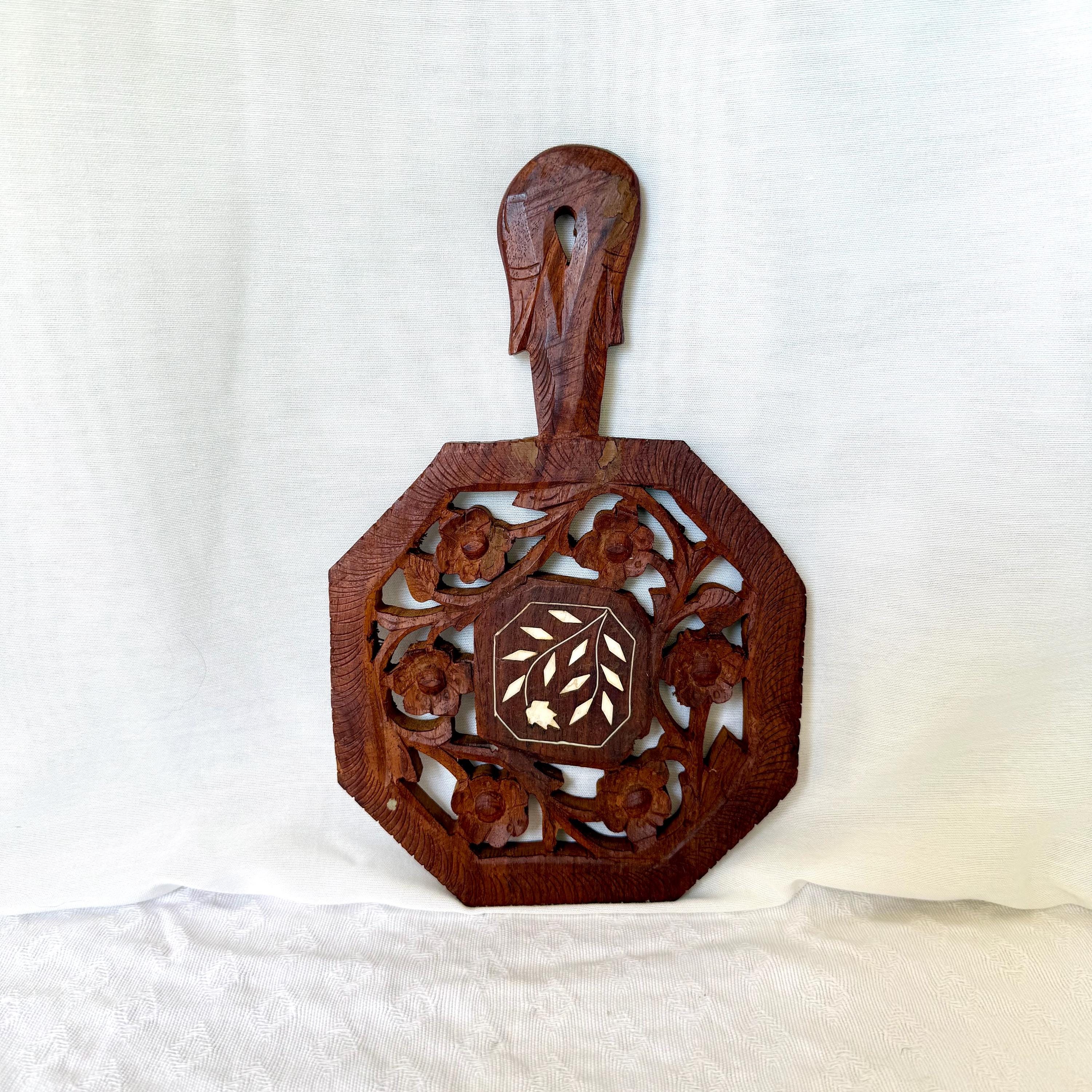 手彫りの鍋敷き - Etsy 日本