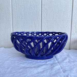 Peut inclure: Panneau en bois rustique avec l'inscription "Welcome to our home" dans un style manuscrit. Le panneau présente une finition vieillie et un design simple et accueillant, idéal pour un porche ou une entrée.