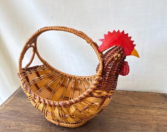 Vintage Woven Wicker Chicken Basket | Hand-Woven Rooster Egg Holder | Rustic Farmhouse Kitchen Decor