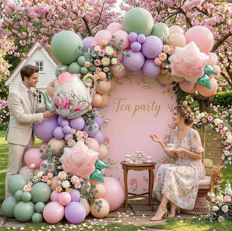 K&ouml;nnte beinhalten: Eine Teeparty-Szene mit rosa Hintergrund, Luftballons und Blumenschmuck. Ein Paar ist anwesend, die Frau sitzt in einem Korbstuhl. Auf dem Hintergrund steht "Tea party" in goldener Schrift. Pastellfarben dominieren die Szene.