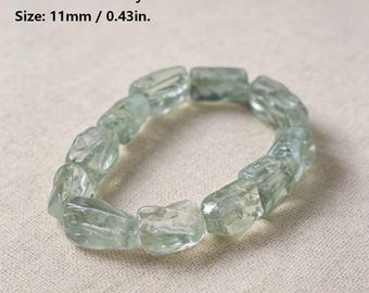 Armband aus natürlichem grünem Kristall, unregelmäßig geformte Edelsteinperlen, handgefertigtes Stretch-Armband, Natursteinschmuck, bewusstes Geschenk