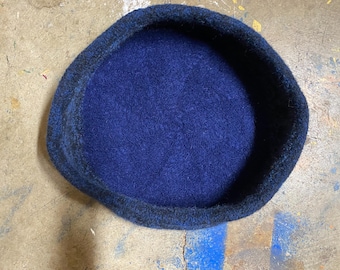 Cama para mascotas de lana afieltrada tejida a mano, fabricada en EE. UU.