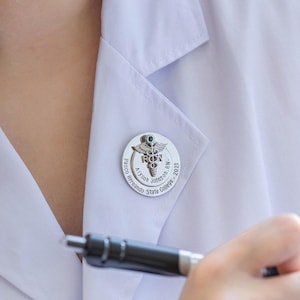 Personalized Nurse Pins, Pinning Ceremony, Custom Text, 2026 Nurses' Day Gift, Nursing Pins, Birthstone Pins Commemorative Gifts