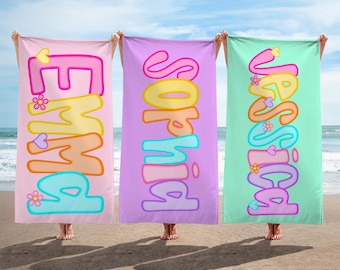 Personalisierte helle Name schnell trocknend, weich, übergroß Strandtuch Groovy benutzerdefinierte Name Urlaub Essentials Beach Party Geschenk für Kinder Frauen