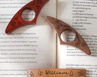 Personalized Birth Flower Wooden Thumb Book Page Holder Custom Engraved Name Book Accessories Mather's Day Birthday Gift for Book Lovers