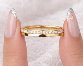 Anello dell'eternità con moissanite in oro 14 carati / Anello nuziale minimalista / Anello di promessa impilabile / Anello sottile con pavé / Regalo di anniversario per lei