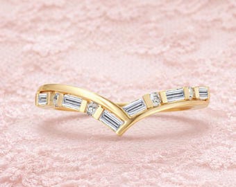 V-vormige moissaniet-trouwring, chevron-moissaniet-ring, stokbrood en rond geslepen moissaniet-band, minimalistische bruidsring