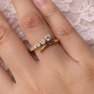 Alliance incurvée en moissanite, bague en triangle en moissanite, bague alternative en diamants gradués, bague à superposition de chevrons