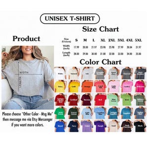 K&ouml;nnte beinhalten: Ein graues Unisex-T-Shirt wird mit einer Gr&ouml;&szlig;en- und Farbtabelle gezeigt. Die Gr&ouml;&szlig;entabelle listet die Ma&szlig;e in Zoll f&uuml;r Breiten von 17,99 bis 31,97 Zoll und L&auml;ngen von 28,00 bis 35,00 Zoll auf. Die Farbtabelle zeigt verschiedene Shirtfarben.