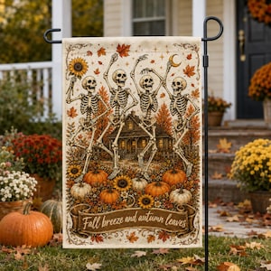 Gartenflagge „Herbstbrise und Herbstlaub“, Gartendekoration mit tanzendem Skelett-Kürbis, rustikales Verandabanner