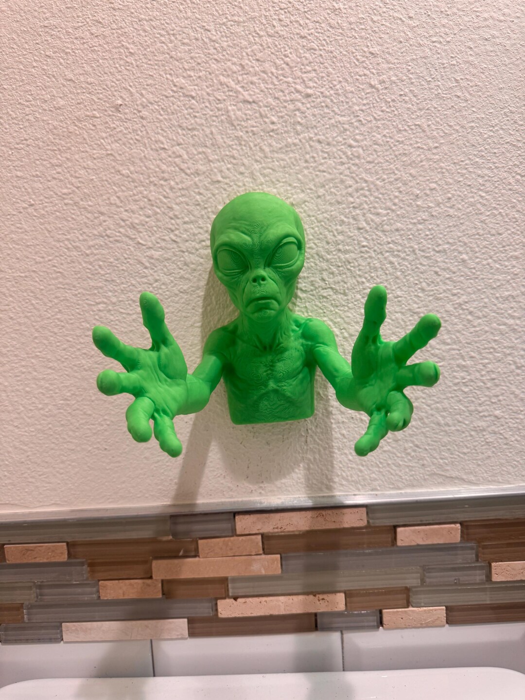 Green Alien Wall Sculpture | Funny Extraterrestrial Bathroom Decor ...