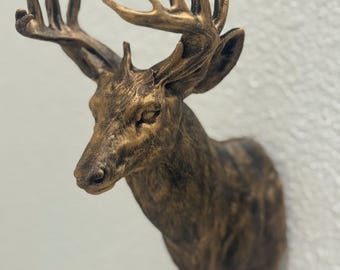Cabeza de ciervo falsa para colgar en la pared: decoración rústica de cabaña en dorado y bronce