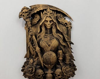Decoración de pared gótica de la Parca, arte de pared de la Reina Esqueleto, decoración de fantasía oscura para el hogar, colgante de pared de calavera gótica, placa de arte de la muerte oculta de terror