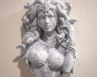 Busto de pared de Medusa, Escultura gótica de Medusa, Decoración de pared mitológica, Arte mural gótico oscuro, Decoración de cabeza de Medusa, Arte académico oscuro, Arte feminista