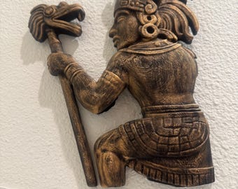 Sculpture murale aztèque - Art mural guerrier maya peint à la main | Décor tribal finition bronze | Suspension murale de style ancien