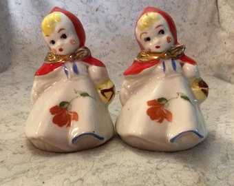 Hull Little Red Riding Hood Shakers Pair Gold Trim