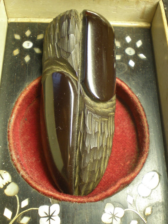 Bakelite Mourning Large Art Deco Carved Clip