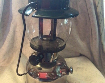 Vintage Coleman Lantern 220F/228F Pyrex Amber Globe 10/1964. Works