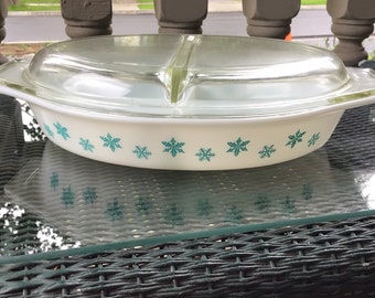 Pyrex 1960s Snowflake Divided Casserole 1.5 Qt