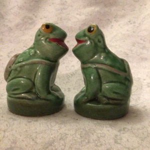 Frog Salt & Pepper Set Unusual