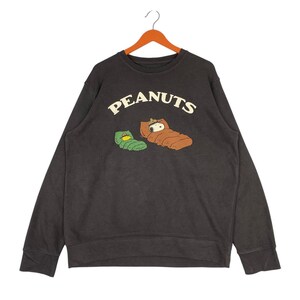 Vintage Peanuts Snoopy Camping Crewneck Sweatshirt | Retro Charcoal Black Woodstock Graphic Pullover | Sleeping Bag Gorpcore Jumper Size L/X