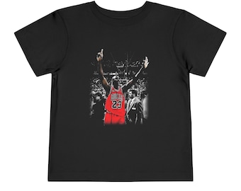 Maillot de joueur de basket-ball #23 T-shirt pour tout-petit | Chemise de célébration Hoops