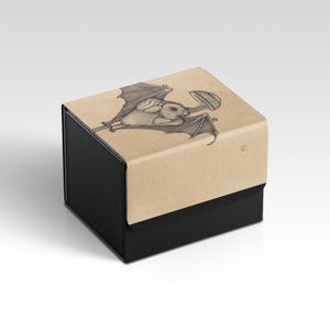 MTG-lekbox | TCG-lekbox med fladdermusätande ramen-tema | Inofficiell MTG-lekbox | Tillbehör till samlarkort | Presenter för spelare