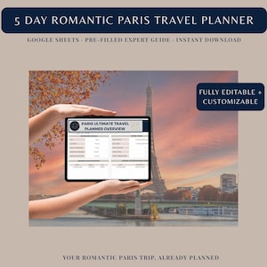 Puede incluir: Un planificador de viaje digital para un viaje romántico de 5 días a París. La imagen muestra una tableta que muestra la descripción general del planificador, con la Torre Eiffel al fondo. El texto incluye "Paris Ultimate Travel Planner Overview" y "Fully Editable + Customizable."