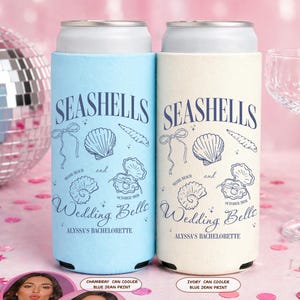 貝殻とウェディングベルのコージー、海岸風独身パーティーの記念品、ビーチバッハのコージー、カスタム独身パーティー缶クーラー、貝殻の独身パーティー
