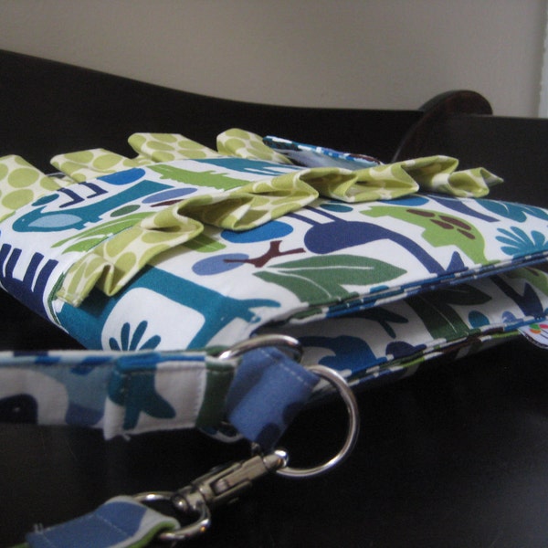 Ruffled Clutch in 2D Zoo