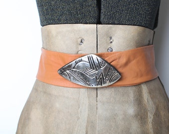 Vintage Women's Tan Leather Waist Belt, Cinch Belt
