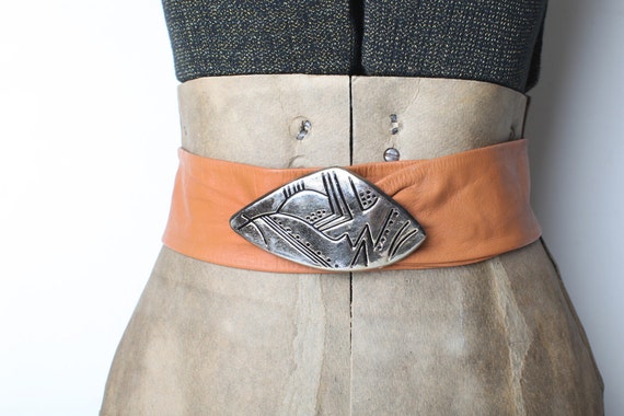 Vintage Women's Tan Leather Waist Belt, Cinch Belt - image 1