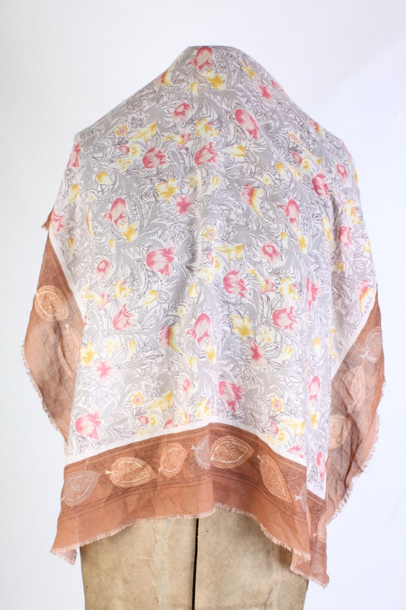 Vintage White and peach tulip scarf - image 5
