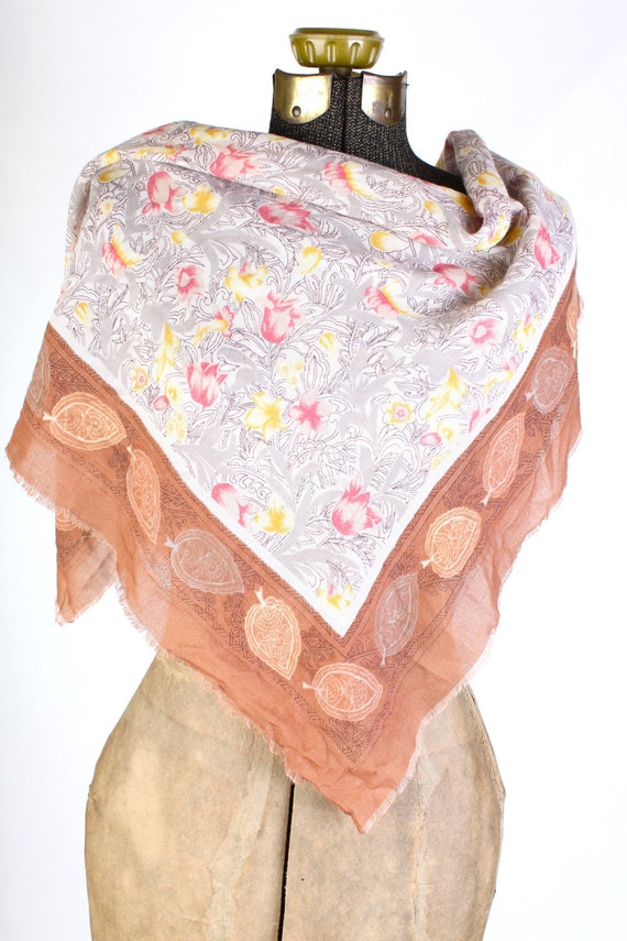 Vintage White and peach tulip scarf - image 4