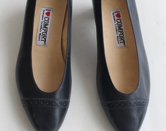 Vintage Women's Size 6 Navy Leather Pumps