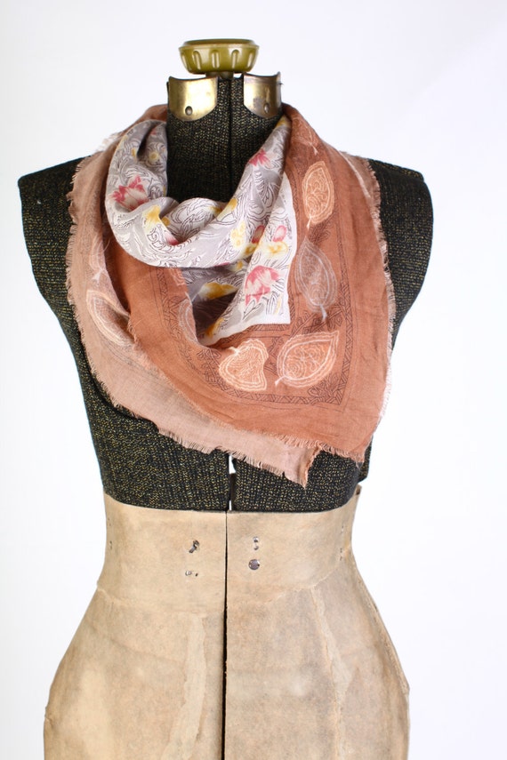 Vintage White and peach tulip scarf - image 1