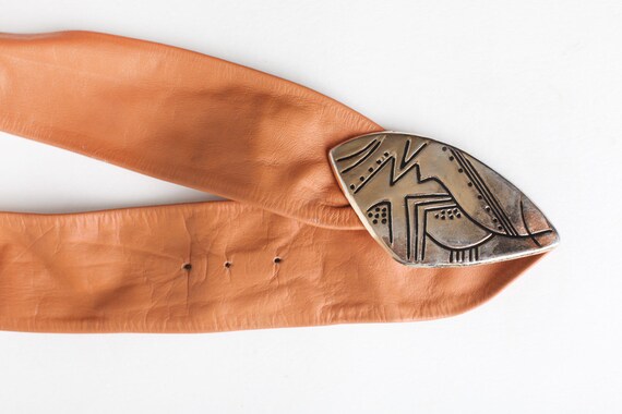Vintage Women's Tan Leather Waist Belt, Cinch Belt - image 2
