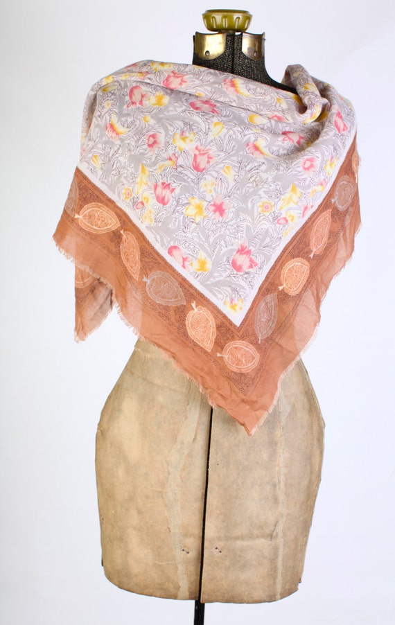 Vintage White and peach tulip scarf - image 3