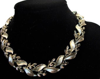 Vintage leaf necklace, Lisner necklace, hallmarked lisner, brushed gold, leaf pattern, 1960 adjustable, "Burst of Leaves"