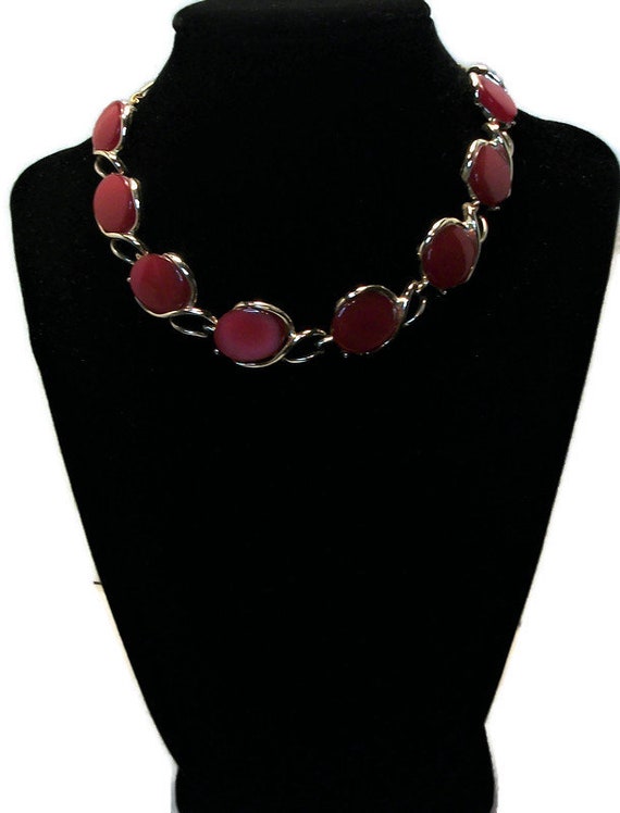 Vintage necklace, lucite necklace, goldtone red, … - image 3