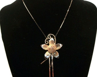 Just Reduced Vintage lariat ketting, rozenblad ketting, goudkleurige ketting, verstelbare schuif, traanbodem, "The Gold Rose"