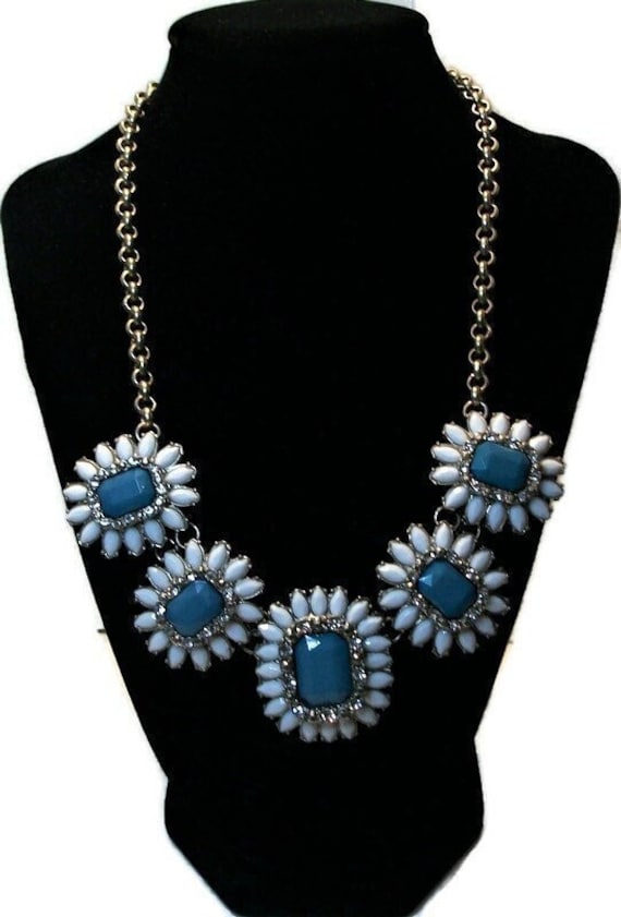 Beautiful vintage, statement necklace, blue white,