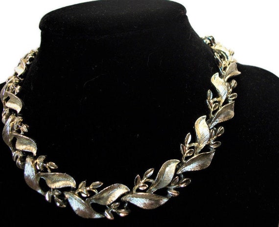 Vintage leaf necklace, Lisner necklace, hallmarke… - image 1