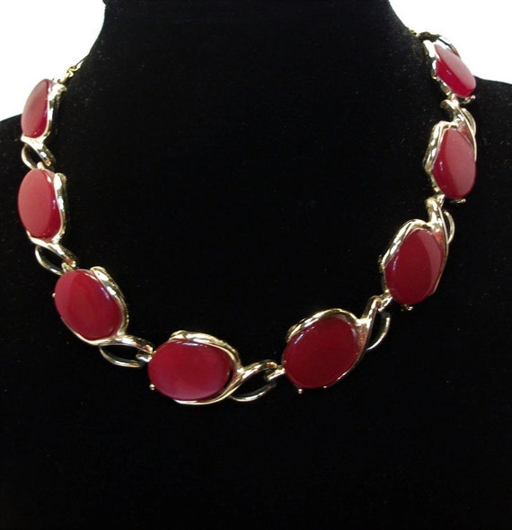 Vintage necklace, lucite necklace, goldtone red, … - image 1