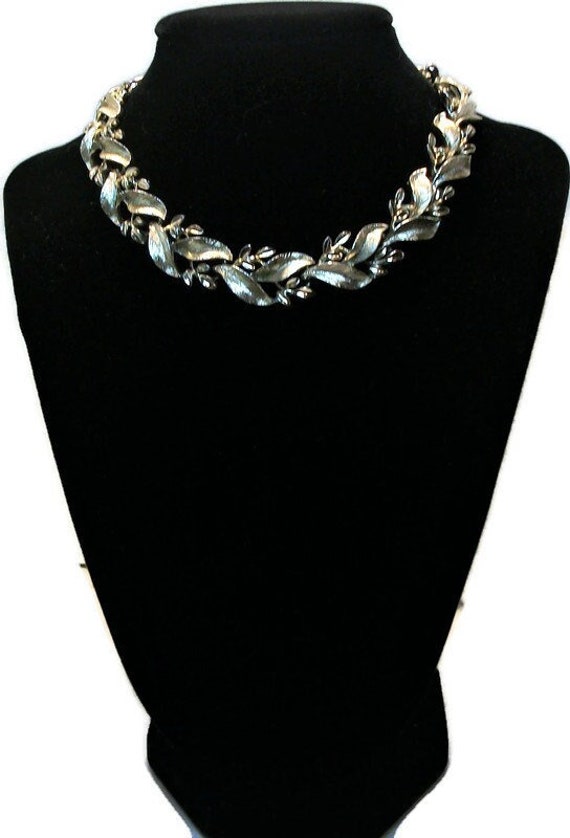 Vintage leaf necklace, Lisner necklace, hallmarke… - image 2