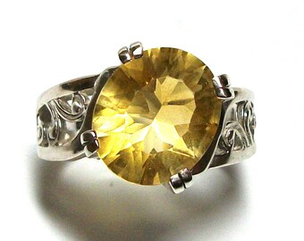 Fluorite ring, solitaire ring, yellow ring, s 7 "Lemon Chiffon"